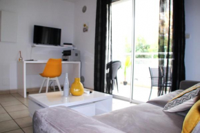Studio moderne, centre-ville, au calme, parking privé